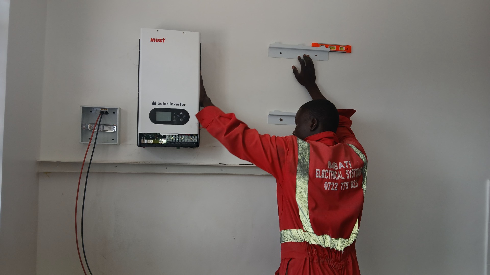 Hybrid solar inverter and lithium battery installation